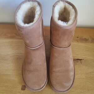 UGG Classic Short II Boots Sz 7 Like New